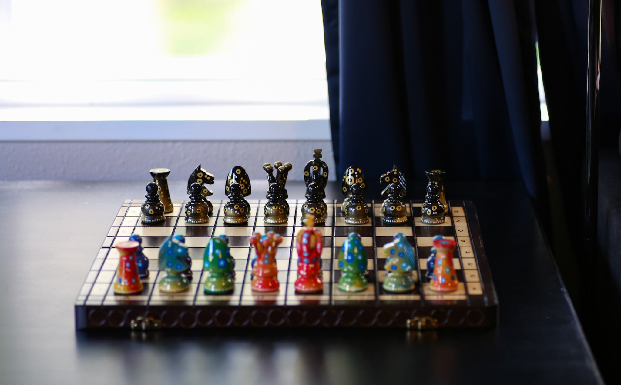 The Comedian’s Act – Sydney Gruber Painted 17″ Large Kings Chess Set #4 on Sale Coupon From The Real Masters Of Chess